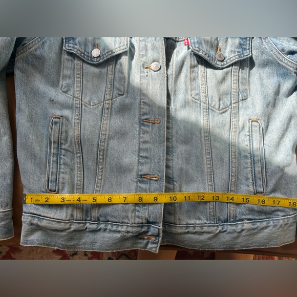 Levi's Classic Denim Jacket in Light Blue - Picture 5 of 5